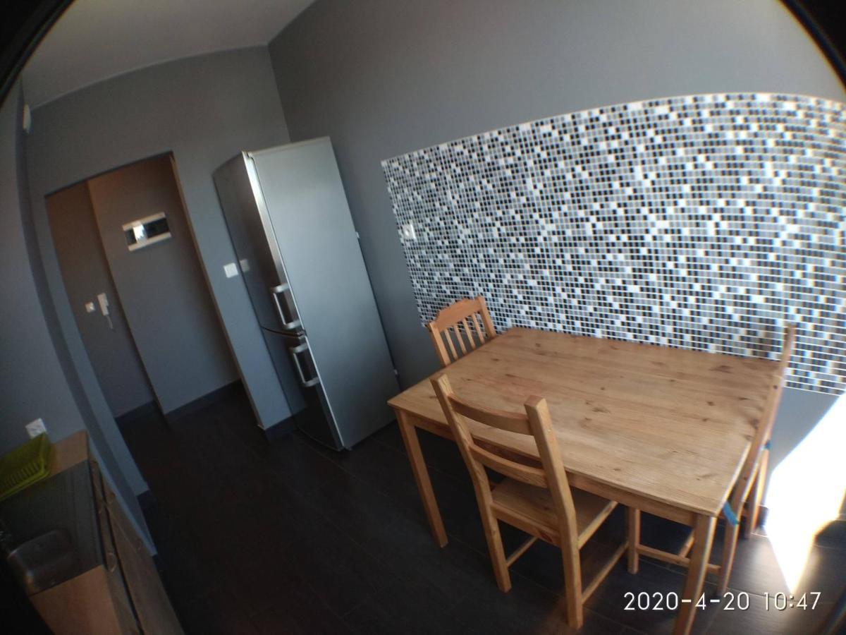 2060 Zwyciestwa 5G - Tanie Pokoje W Apartamencie - Samodzielne Zameldowanie - Self Check In Poznan Luaran gambar